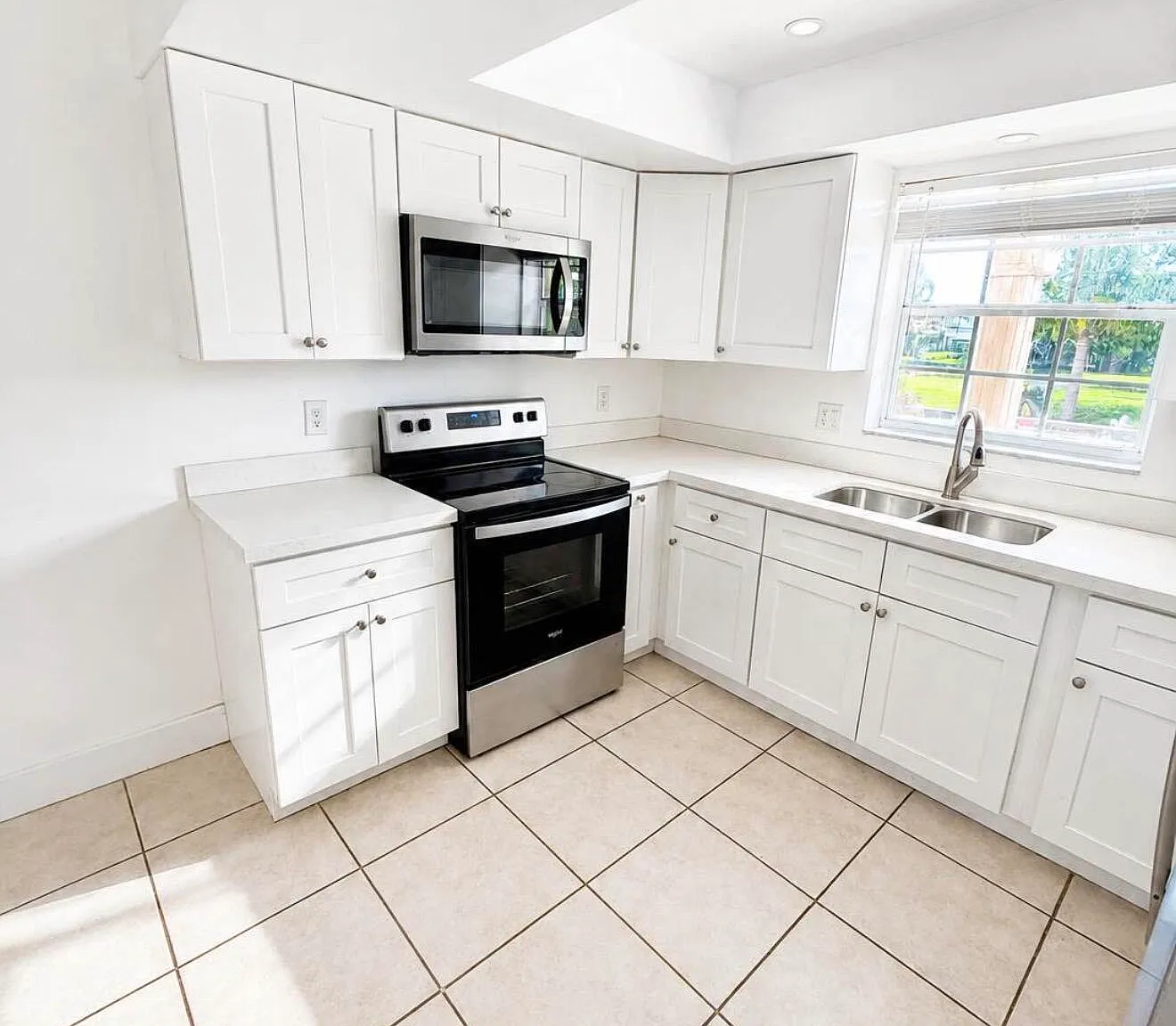 2 bed, 2.0 bath, 950 sqft, $2,100 — Photo 1