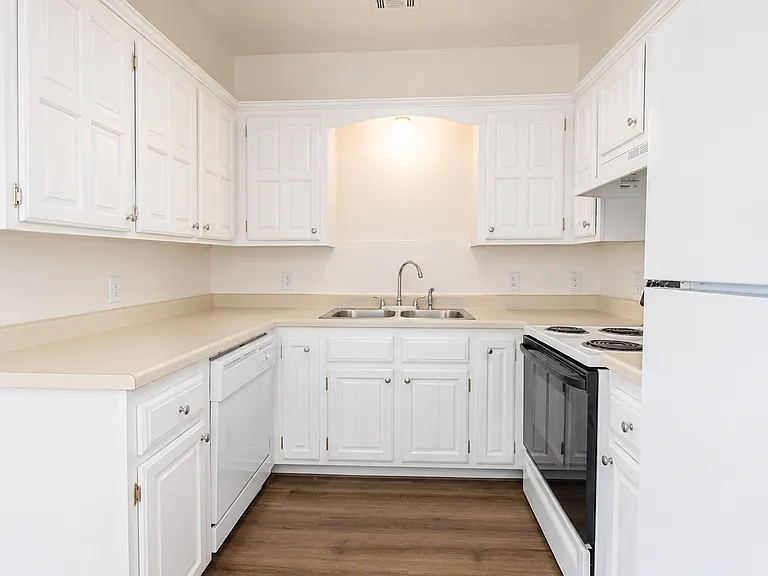 Cape Cod Apartments — Photo 20