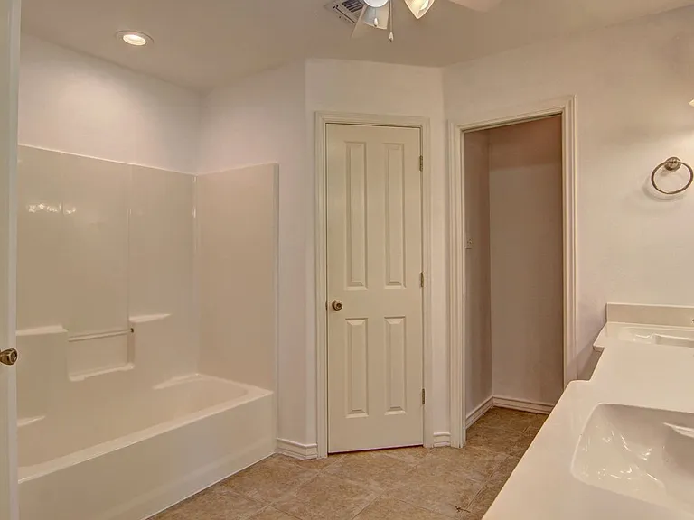 2418 Handlin Dr — Photo 11