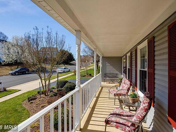 Extra large, sunny porch