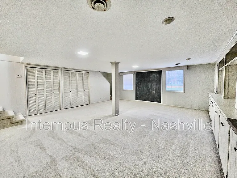 8124 Devens Dr — Photo 32