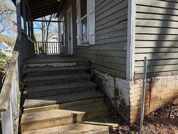5th image of 308 S Poole St