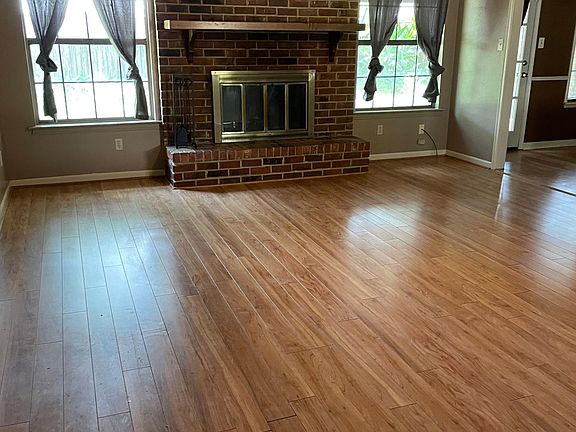 3rd image of 102 Plainview Dr