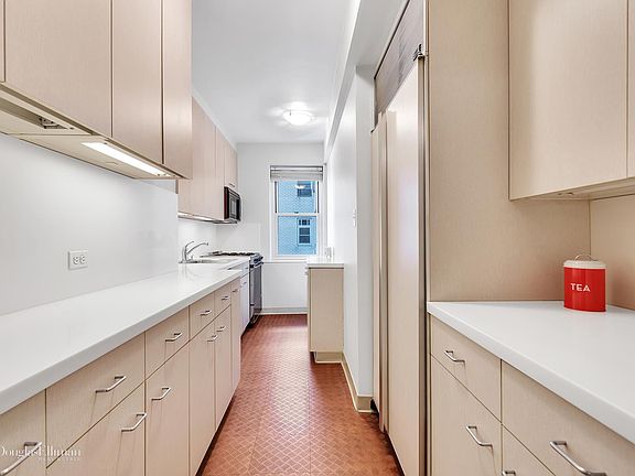 3rd image of 45 Sutton Pl S APT 16O