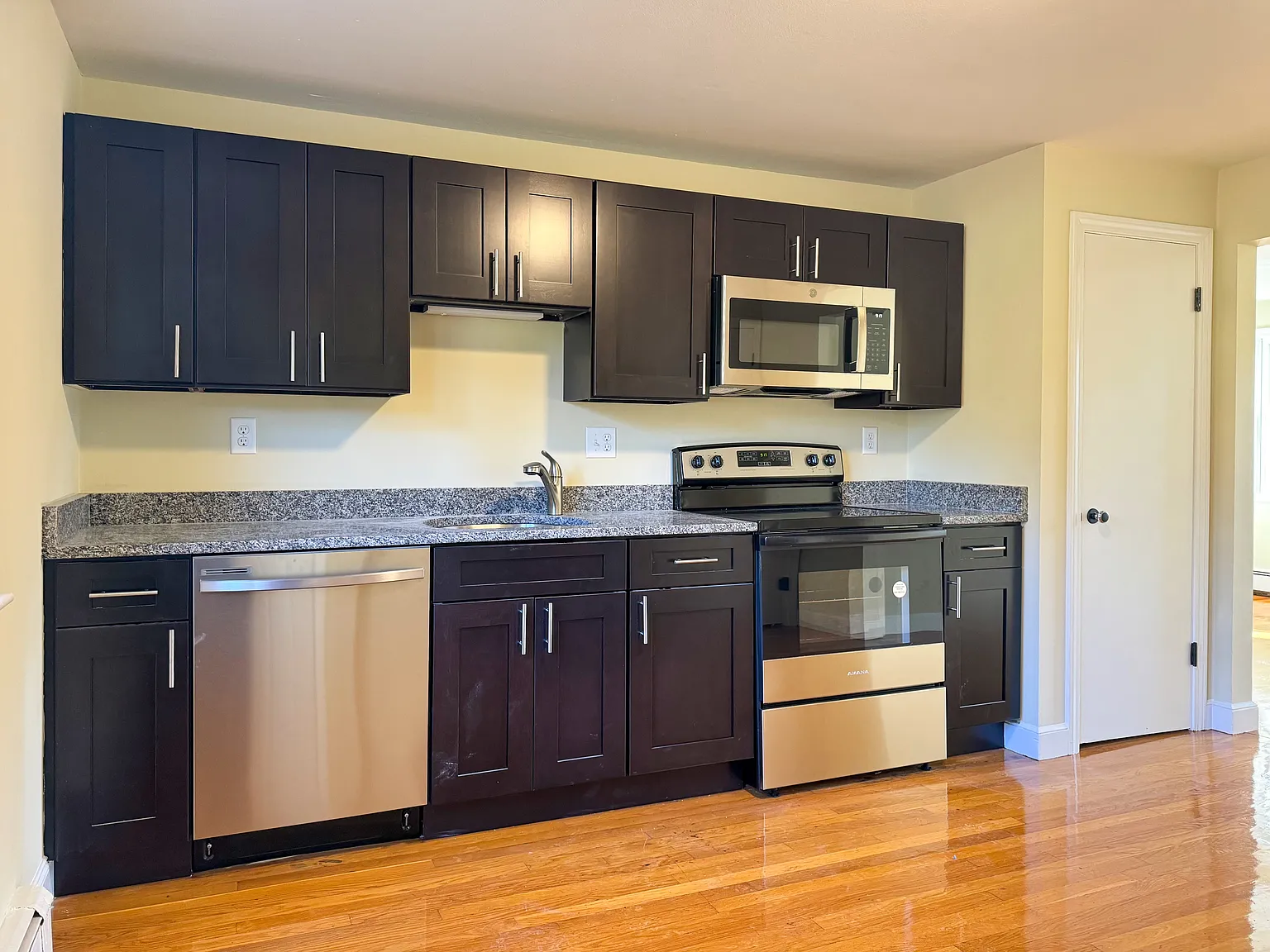 817 Country Way — Photo 1