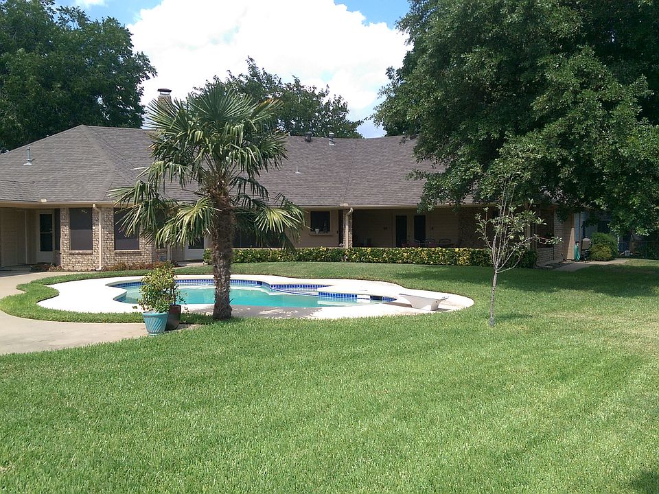 1st image of 506 Columbia Cir