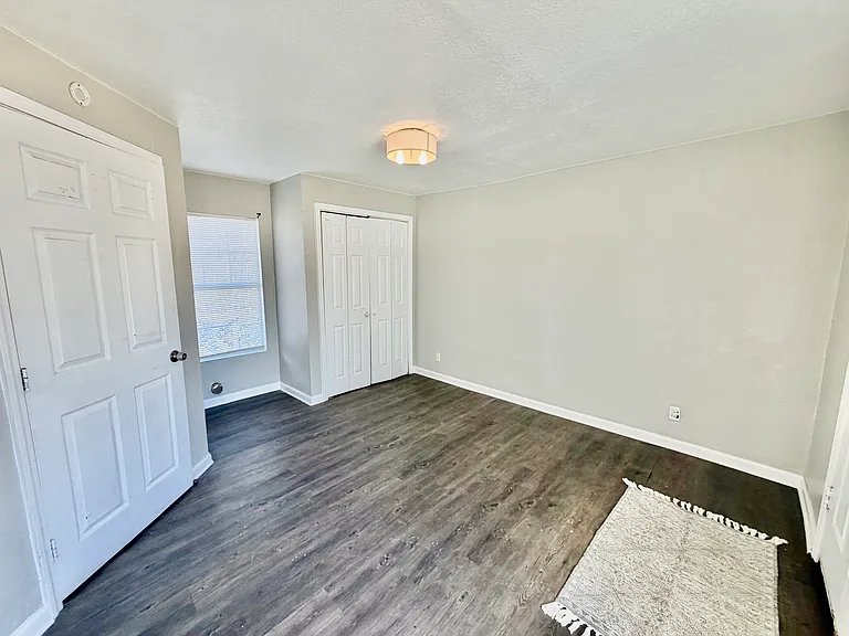 202 Orphan — Photo 10