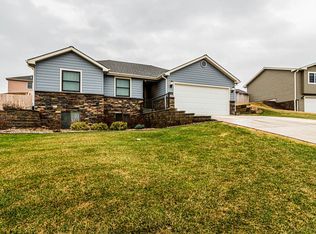 217 Highland Ridge Dr, Manhattan, KS 66503