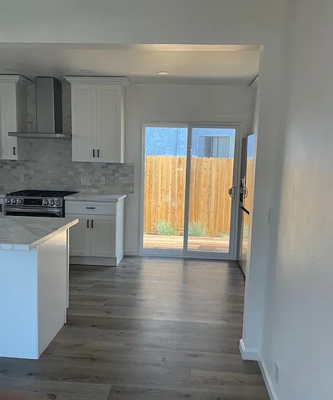 650 N Olive St — Photo 3