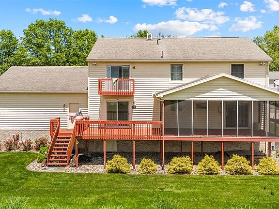 3rd image of 207 Dover Dr