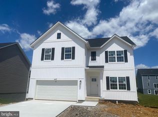447 Buckeye Dr, Shenandoah Junction, WV 25442