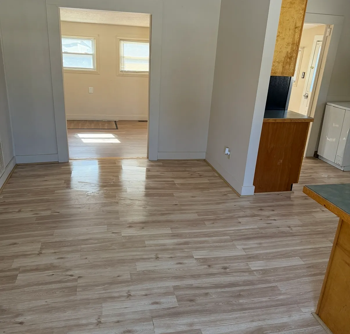 2 bed, 1000 sqft, $1,200 — Photo 2