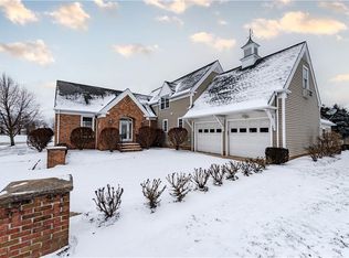 375 N Stonehaven Dr, Highland Heights, OH 44143