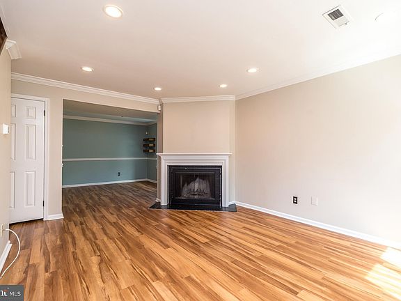 5th image of 361 Milford Ct