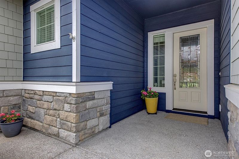 3rd image of 3425 Arrowroot Street SE