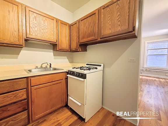 3rd image of 511 W Melrose St #511209