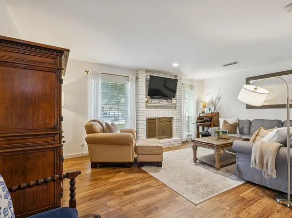 7623 Riverbrook Dr #17, Dallas, TX 75230