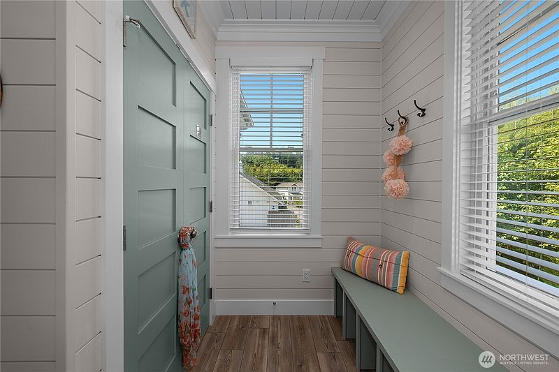 5th image of 286 Compass Street