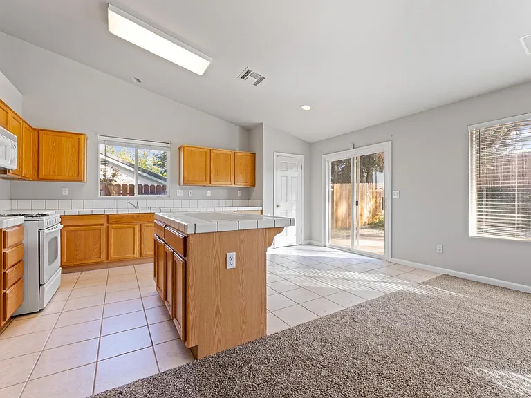 4866 Canfield Cir — Photo 27