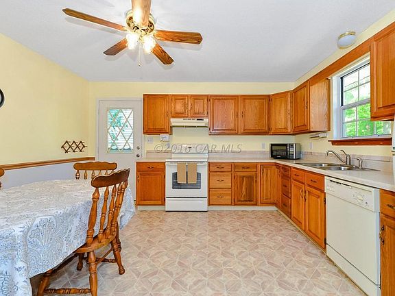 Large Eat in Kitchen