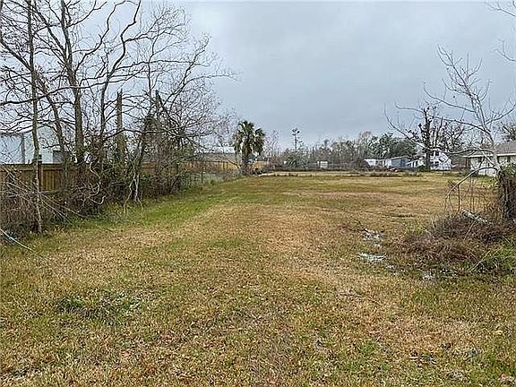 3rd image of 2827 Miller Ave