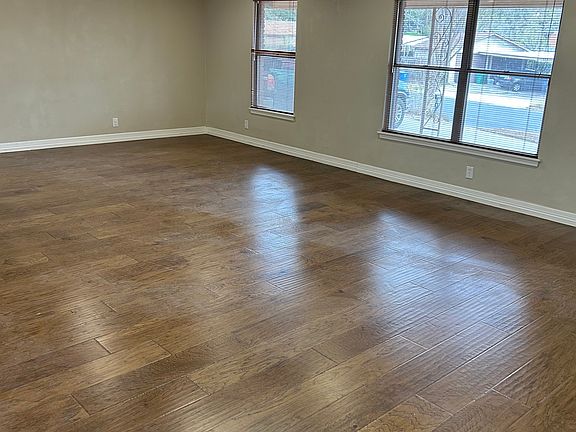 4th image of 3826 Willowbrook Dr
