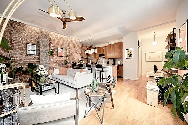 Rented by Urbane Brokerage | media 29