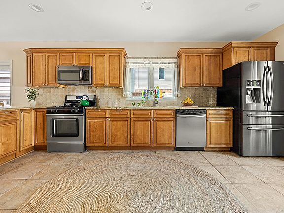3rd image of 2047 E 54th St