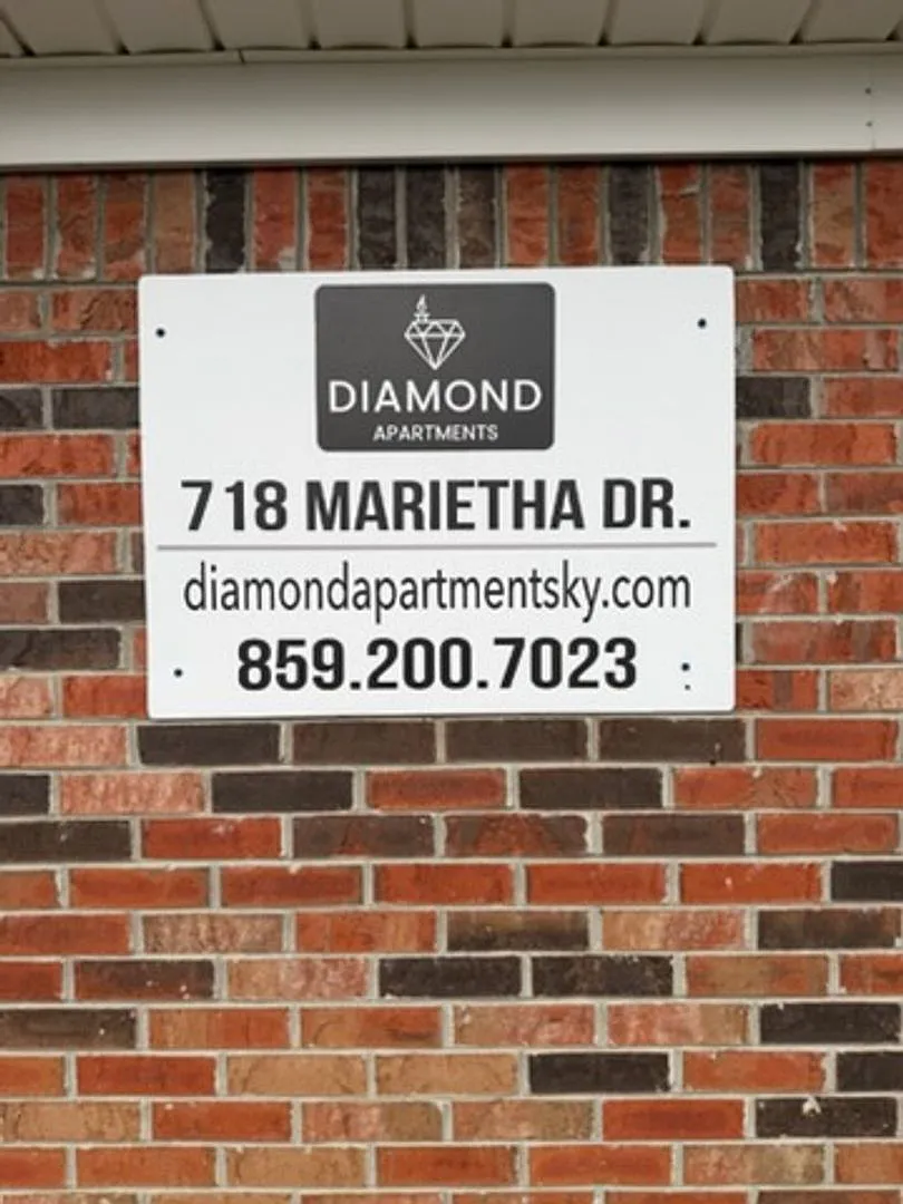 718 Marietha Drive — Photo 3