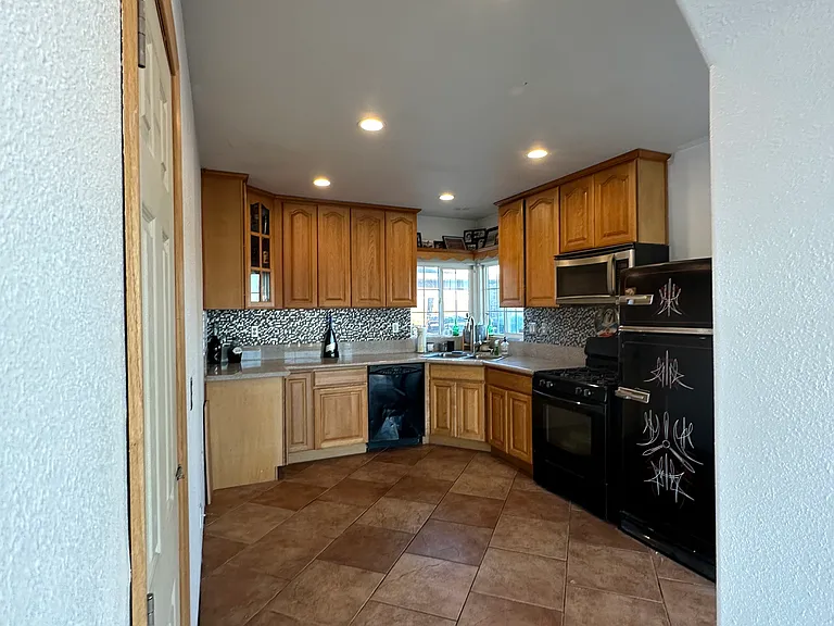 301 Hillside Dr — Photo 16