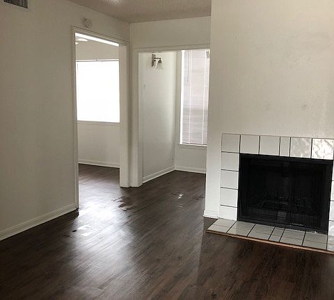 4th image of 220 Lake Meadows Dr