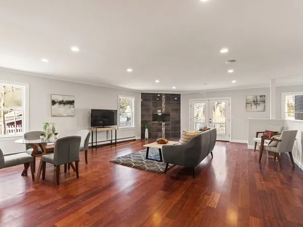 8 Ames St, Sharon, MA 02067