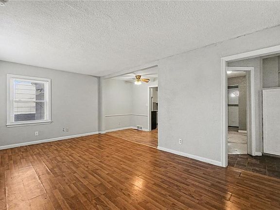 3rd image of 7121 Woodland Ave