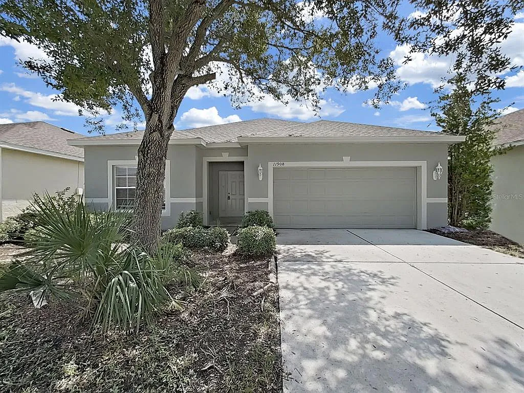 4 bed, 2.0 bath, 1938 sqft, $2,345 — Photo 1
