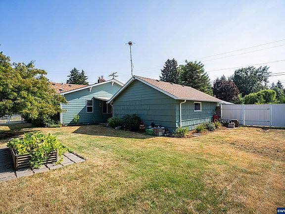 5th image of 3190 Brenna Ave