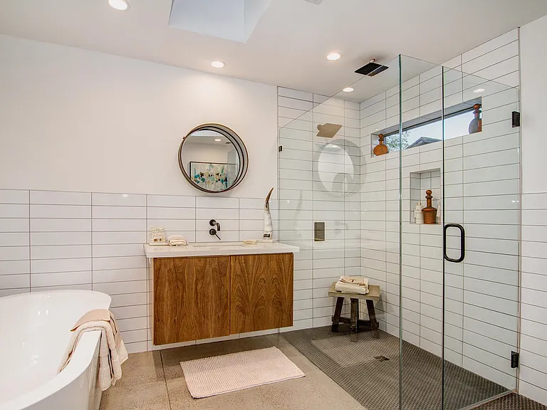 1022 E Indianola Ave — Photo 13