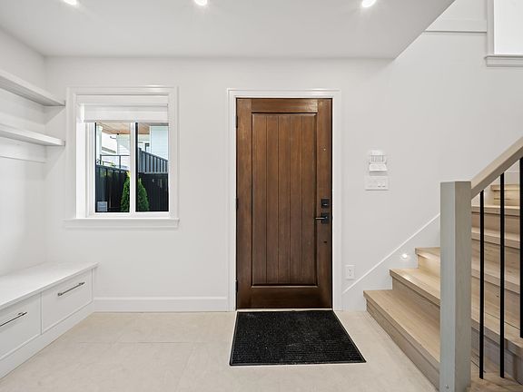5th image of 3786 Peter St #4