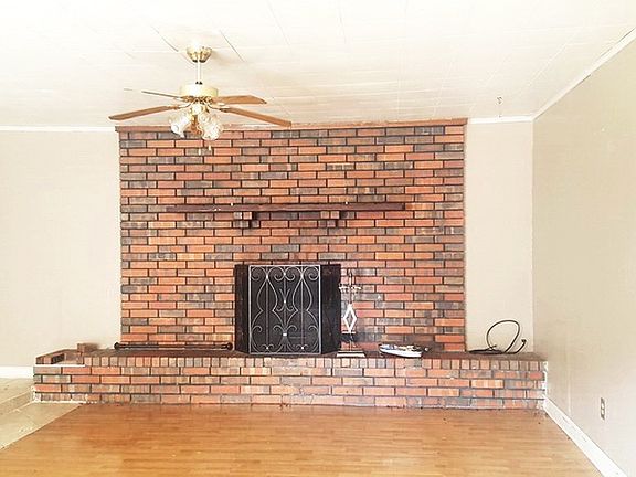 5th image of 411 NW Mission Blvd