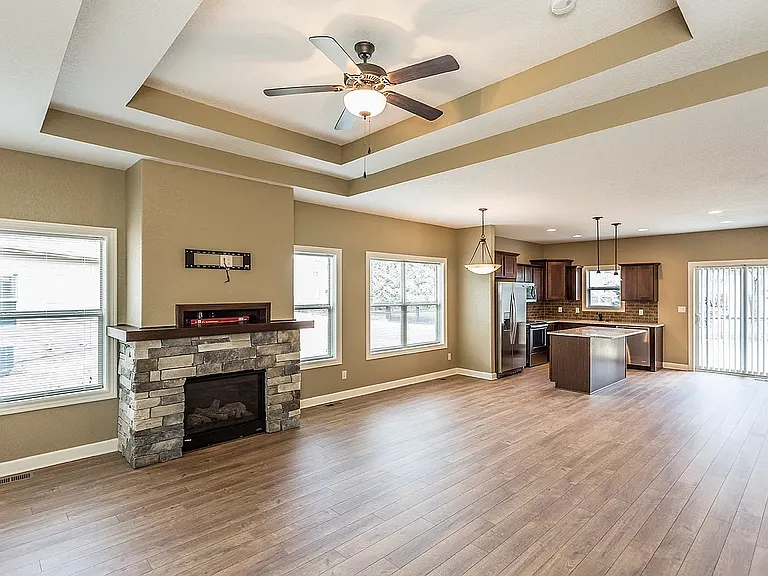 1647 Glade Dr SW — Photo 4