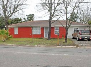 1009 5th St, Lockhart, TX 78644