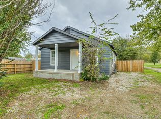 1211 Dollins Ave, Henryetta, OK 74437