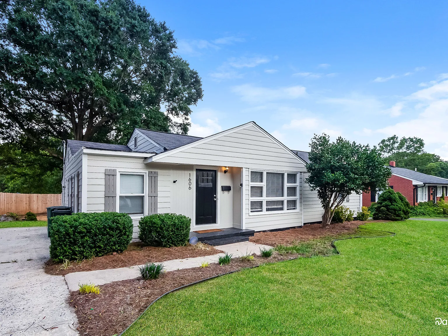 3 bed, 2.0 bath, 1263 sqft, $1,855 — Photo 2