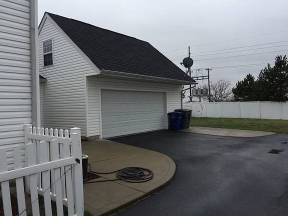 3rd image of 2523 Delowe St