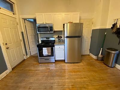 5th image of 1243 W Barry Ave #2R
