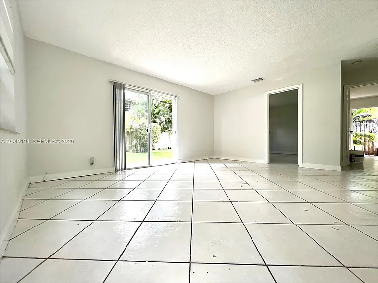 731 SW 14th Ave #1-4 — Photo 4