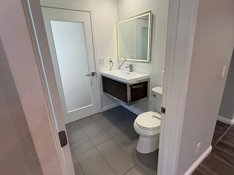 10610 Rhodesia Ave — Photo 38