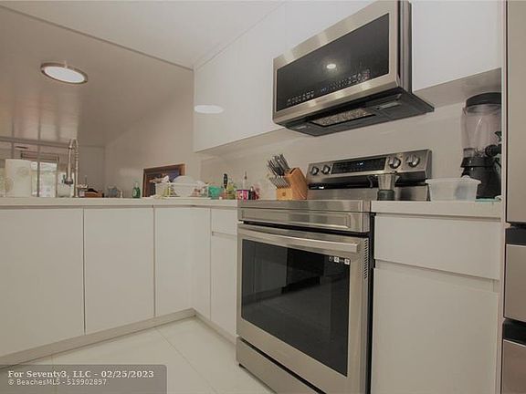 4th image of 9230 Lagoon Pl APT 116