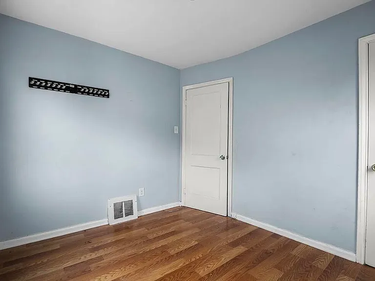 4049 Williams St — Photo 6