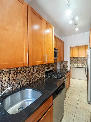 Rented by City Connections Realty | media 25