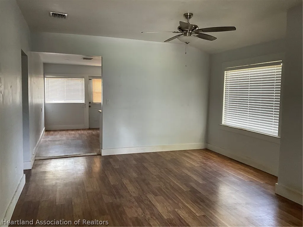 2 bed, 1.0 bath, 812 sqft, $1,250 — Photo 3